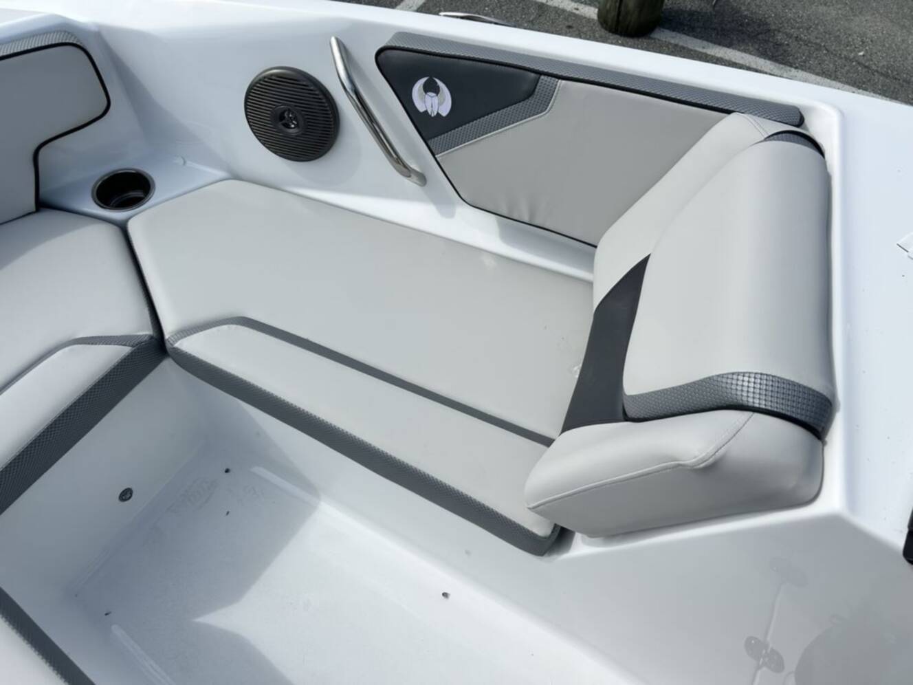 A photo of this 2025 Scarab 195 SE