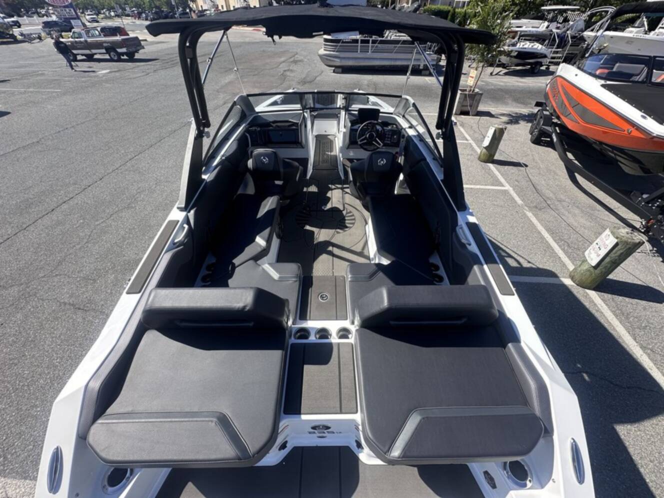 A photo of this 2025 Scarab 235 LX