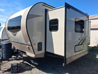 2018 FOREST RIVER ROCKWOOD MINI LITE 2506S