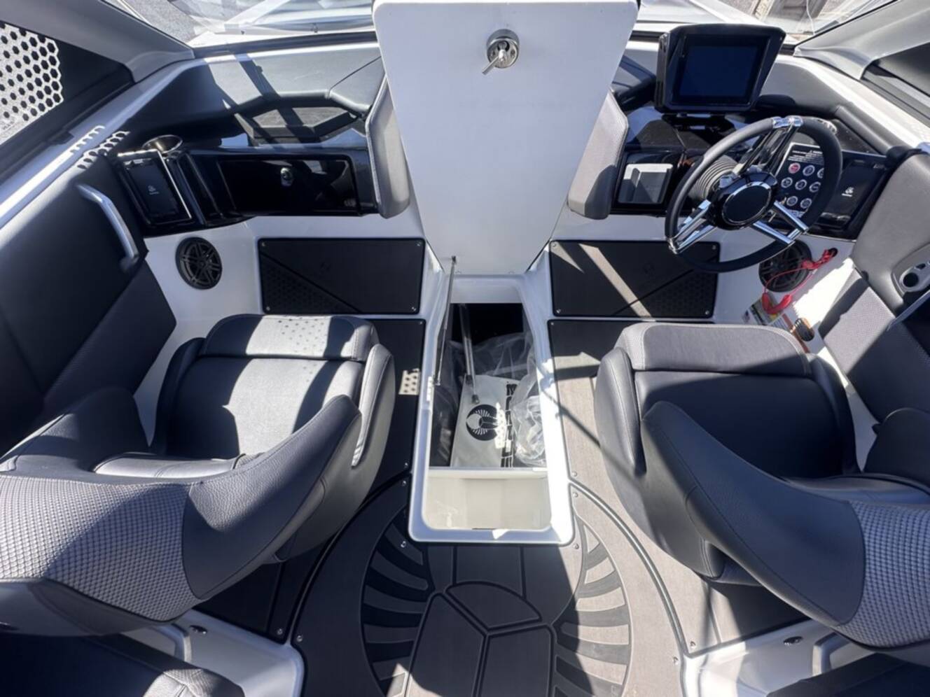 A photo of this 2025 Scarab 235 LX