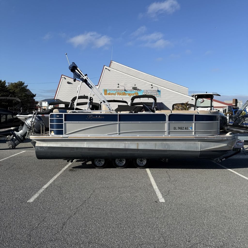 2012 Berkshire Pontoons 210CL in fenwick island DE
