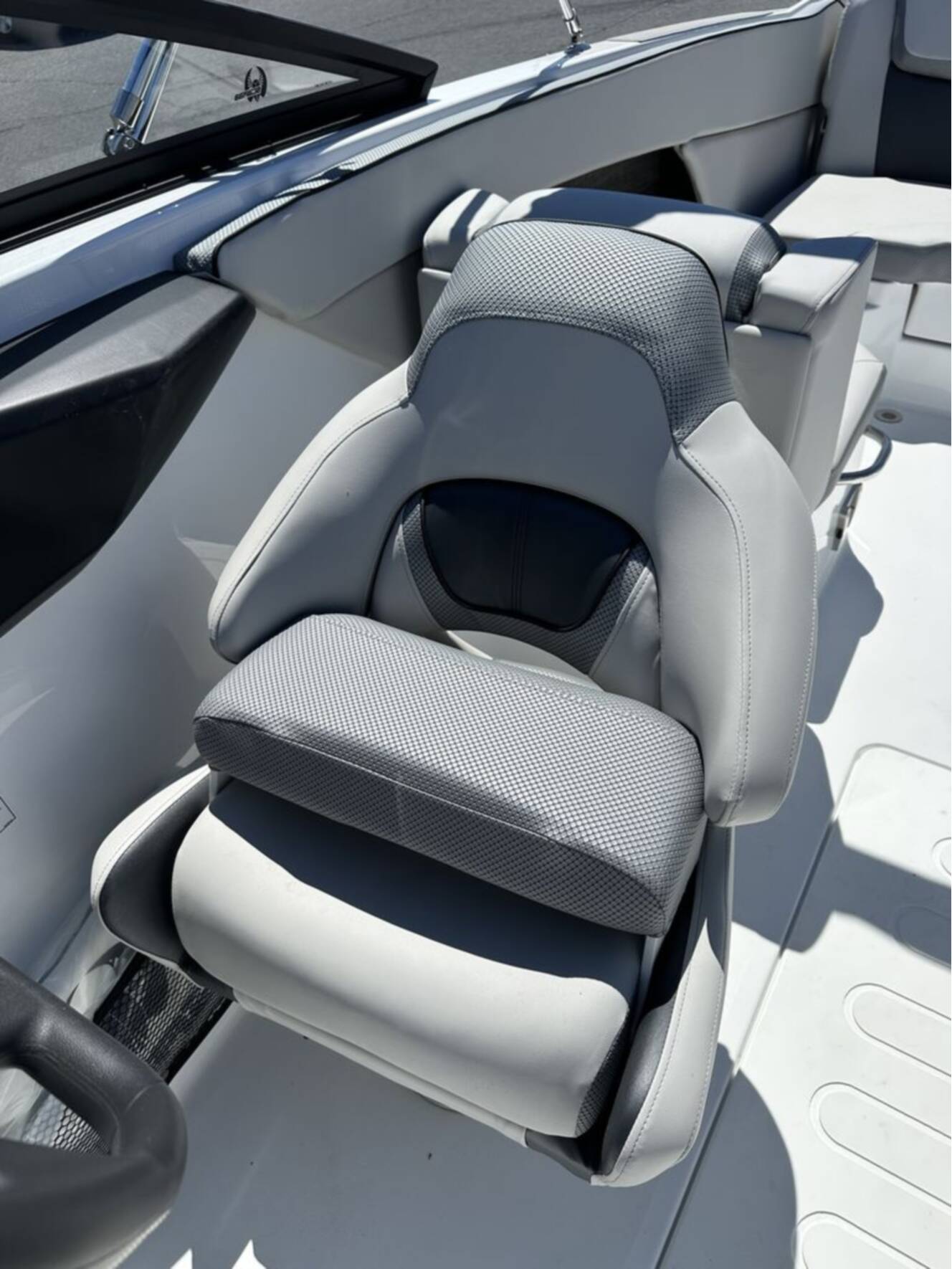 A photo of this 2026 Scarab 255 SE