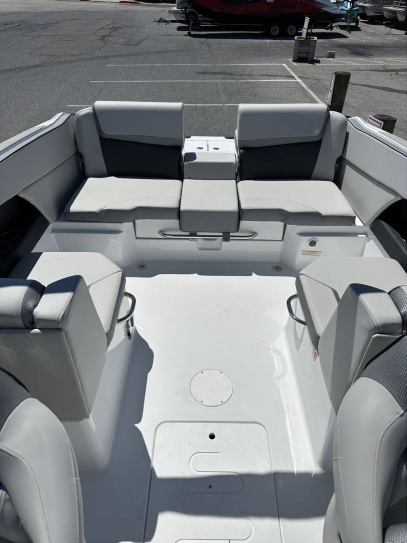 A photo of this 2026 Scarab 255 SE
