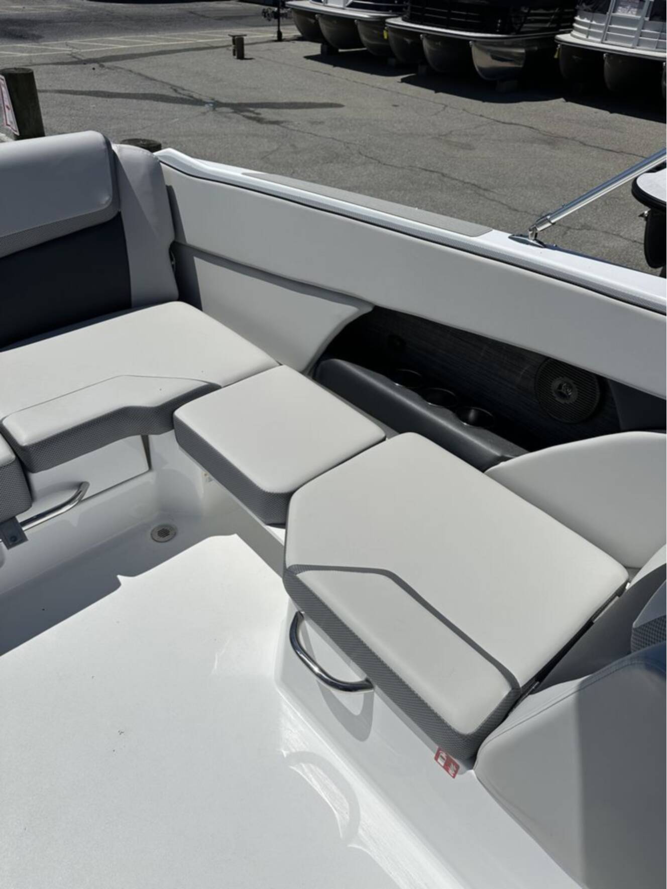 A photo of this 2026 Scarab 255 SE