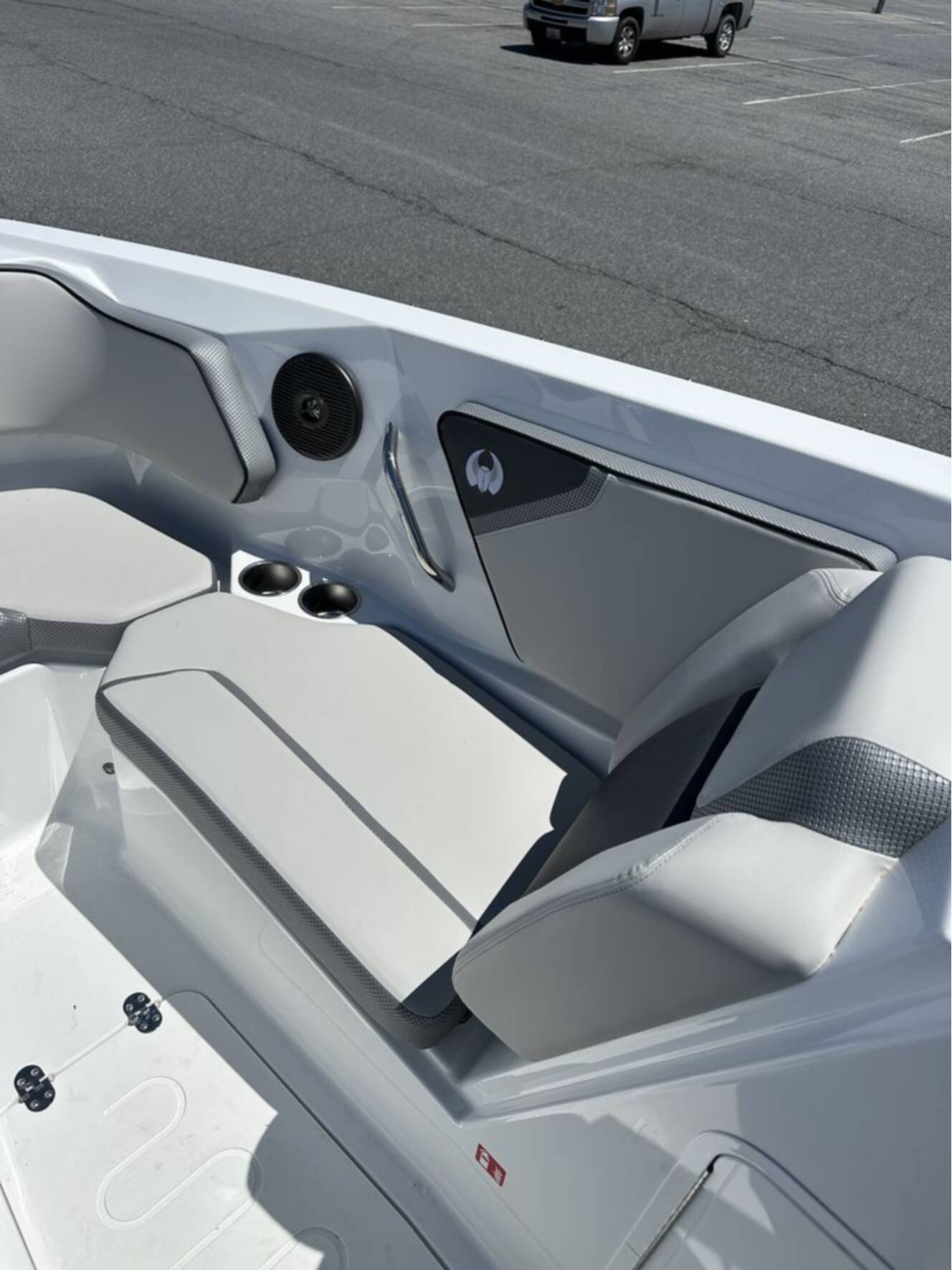 A photo of this 2026 Scarab 255 SE