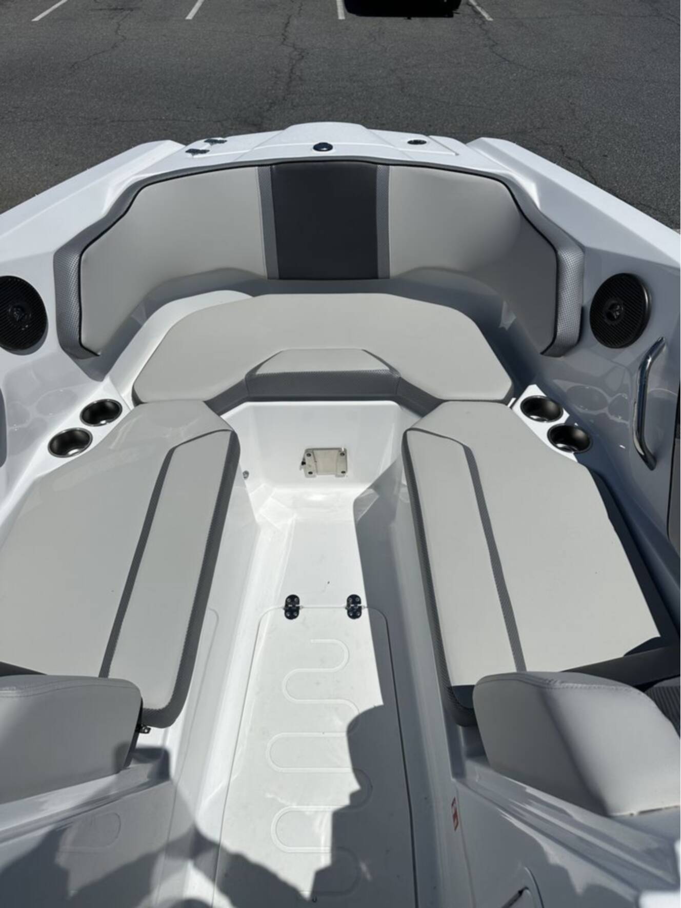 A photo of this 2026 Scarab 255 SE