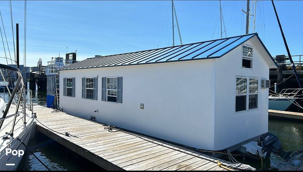 2010 Catamaran Cruisers Aqua Lodge 42 in east boston MA