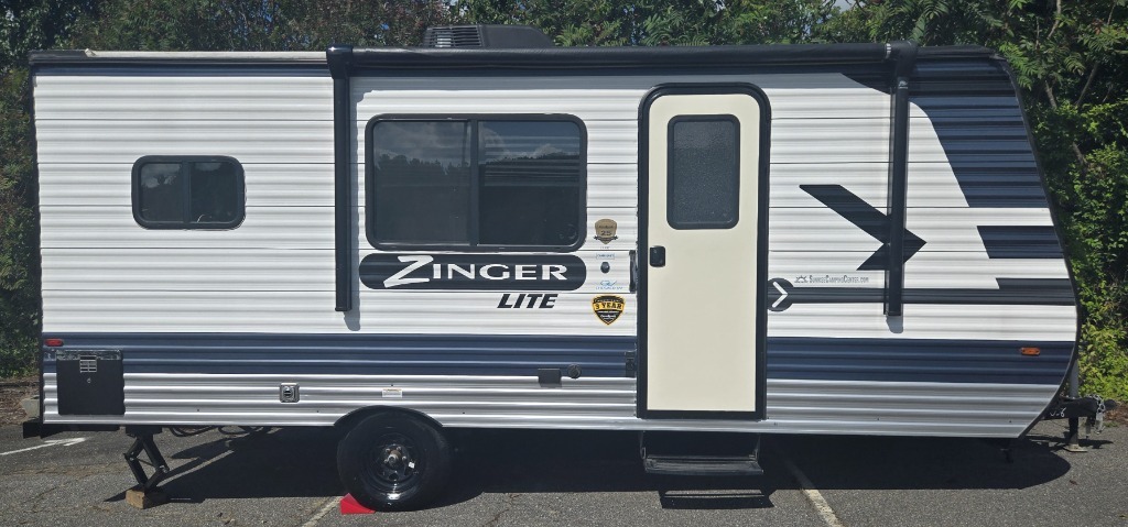 2022 Crossroads Rv Zinger Lite ZR18RK in hickory NC