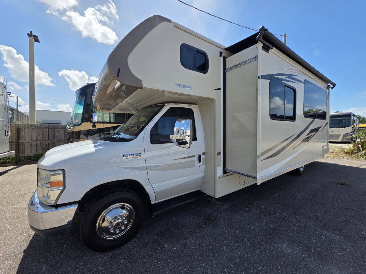 2016 Winnebago Minnie Winnie 31K in tampa FL