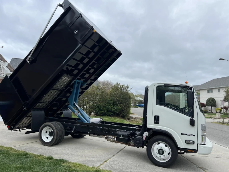 2026 ISUZU NRR