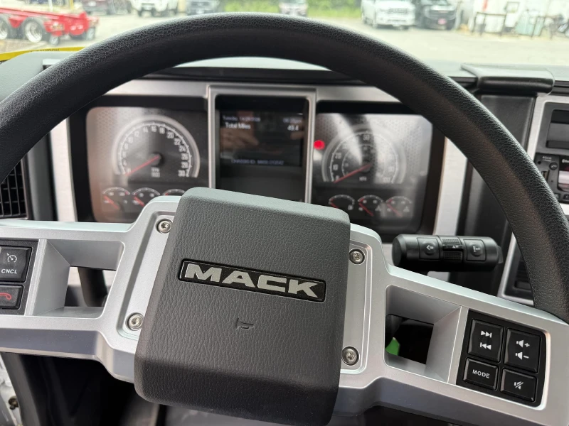 2026 MACK MD6