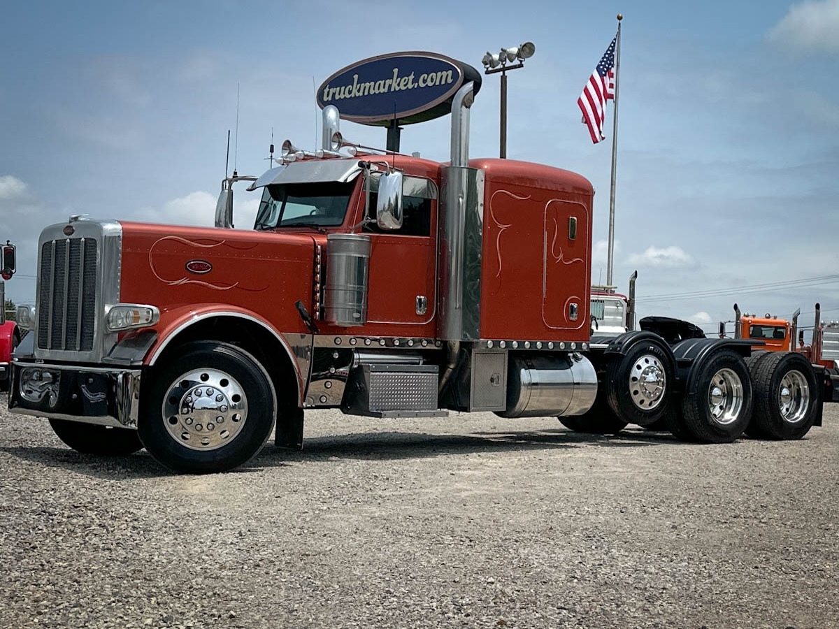 2013 PETERBILT 389 in Olive Branch, MS
