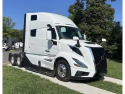 2025 VOLVO VNL64T860