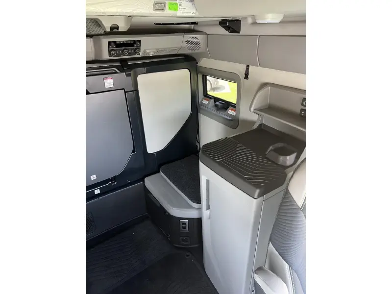 2025 VOLVO VNL64T860
