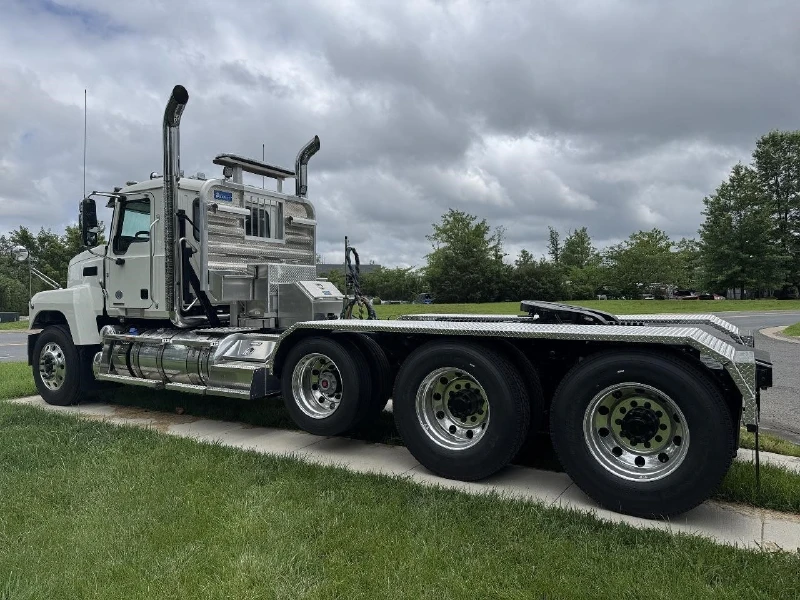 2025 MACK PINNACLE
