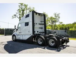 2025 VOLVO VNL64T860