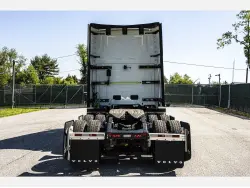 2025 VOLVO VNL64T860