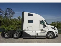 2025 VOLVO VNL64T860