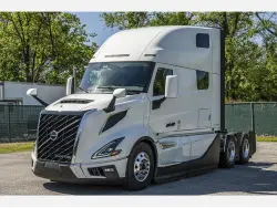 2025 VOLVO VNL64T860