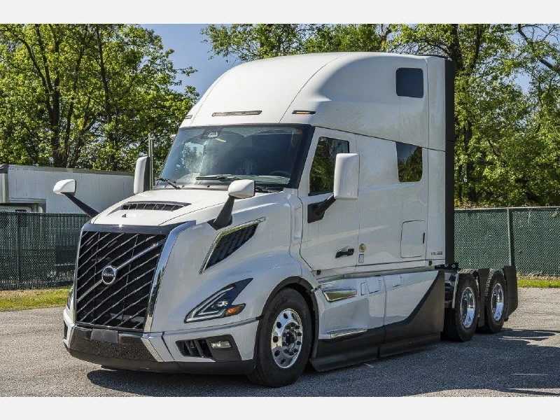 2025 VOLVO VNL64T860
