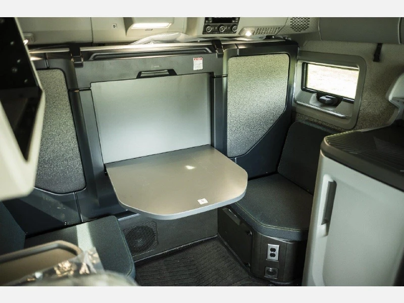 2025 VOLVO VNL64T860