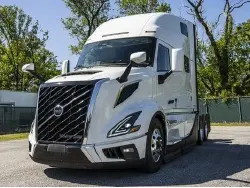 2025 VOLVO VNL64T860