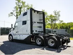 2025 VOLVO VNL64T860