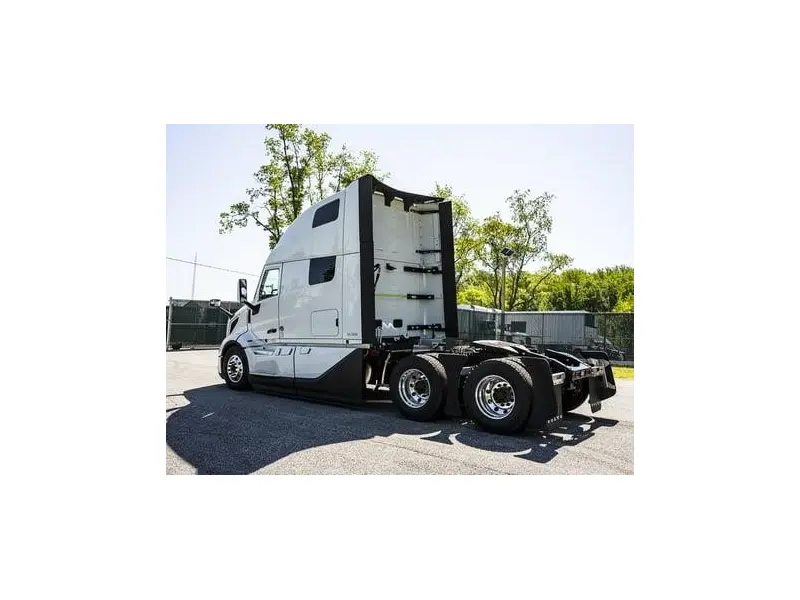 2025 VOLVO VNL64T860