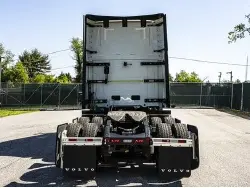 2025 VOLVO VNL64T860