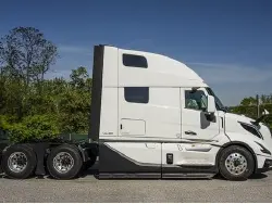 2025 VOLVO VNL64T860