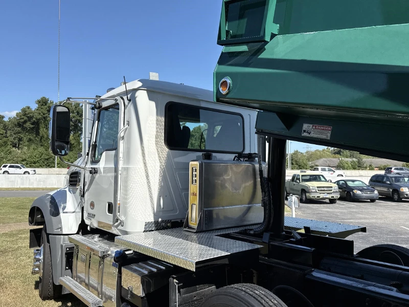2026 MACK GRANITE 104FR