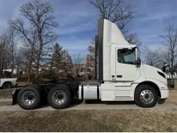 2026 VOLVO VNR64T300