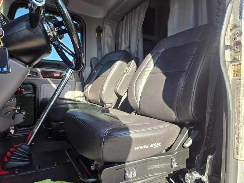 2022 PETERBILT 389