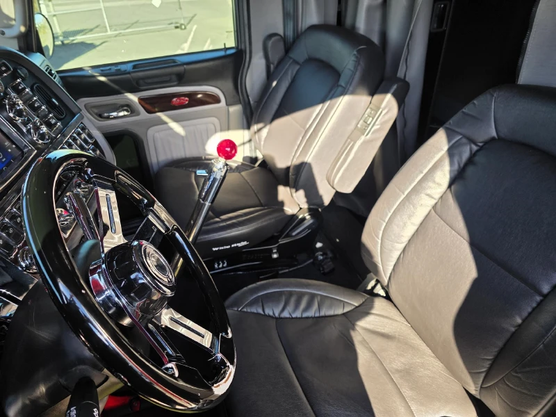 2022 PETERBILT 389