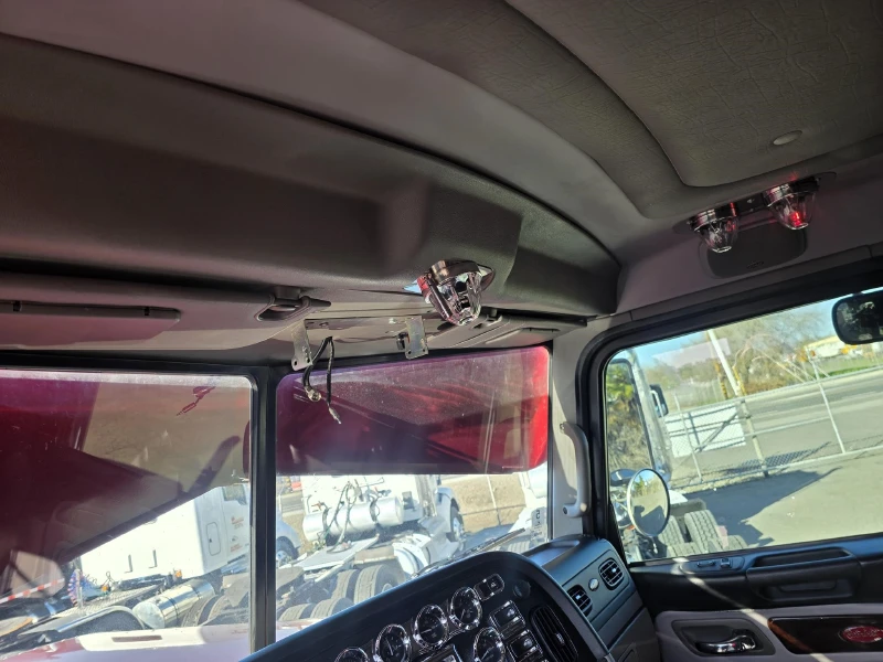 2022 PETERBILT 389