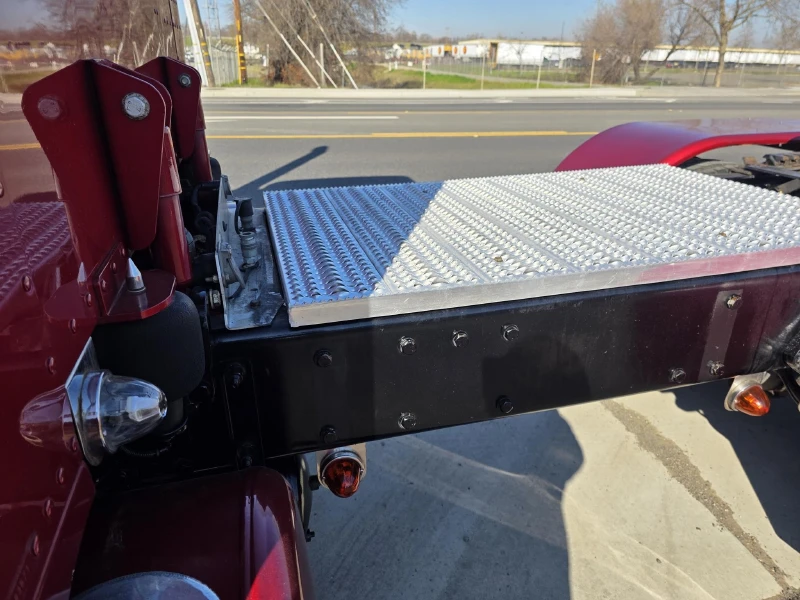 2022 PETERBILT 389
