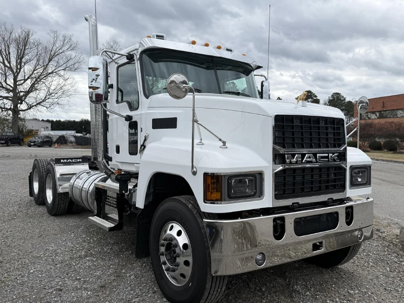 2027 MACK PINNACLE