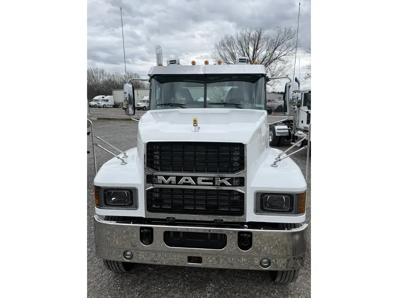 2027 MACK PINNACLE
