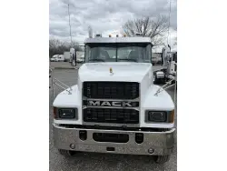 2027 MACK PINNACLE