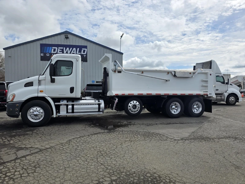 2013 FREIGHTLINER CASCADIA 113