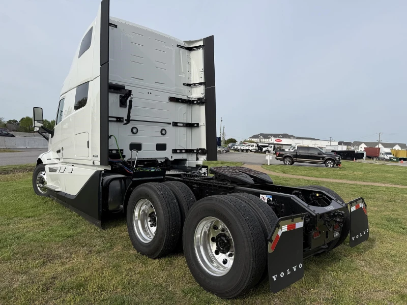2027 VOLVO VNL64T860