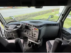 2027 VOLVO VNL64T860