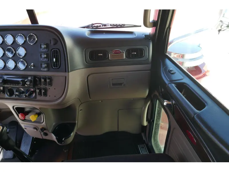 2020 PETERBILT 389