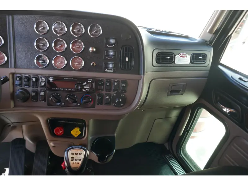 2020 PETERBILT 389