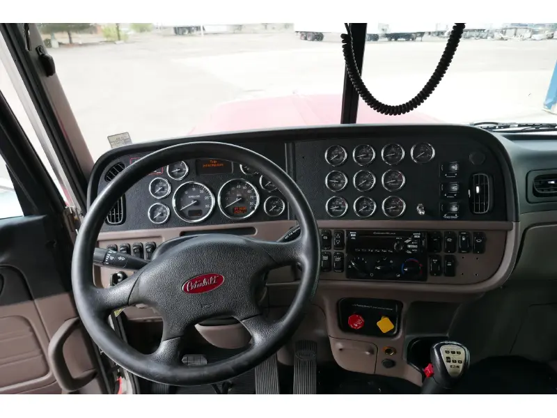 2020 PETERBILT 389
