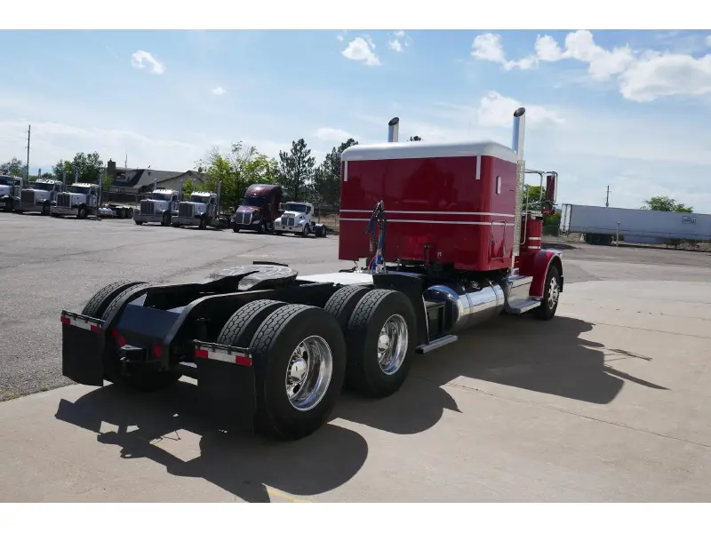 2021 PETERBILT 389