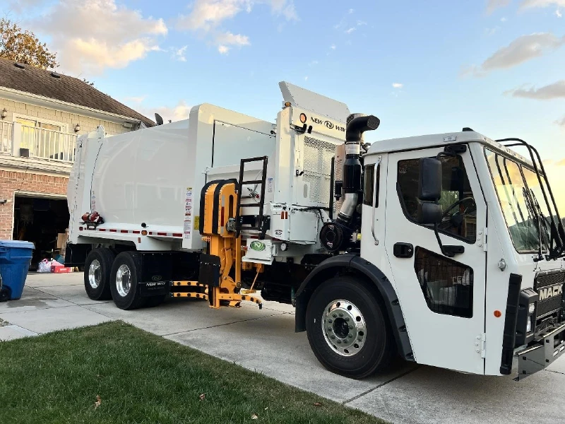 2026 MACK LR613