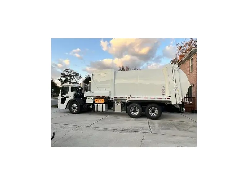 2026 MACK LR613