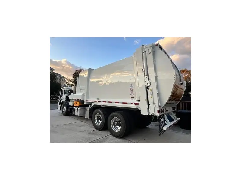 2026 MACK LR613