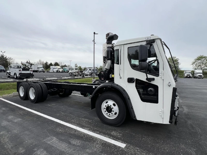 2026 MACK LR613